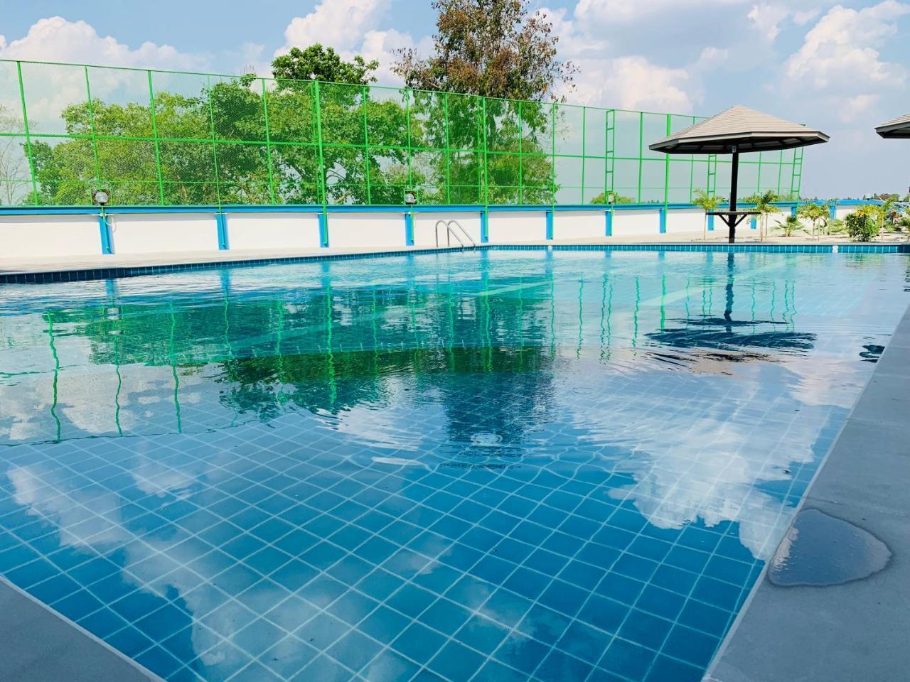โรงแรมมาลินี *